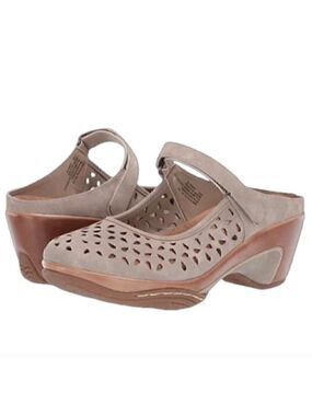 Realtor Women's Rialto Vienna Mary Jane Clog Sandals Color Taupe Size 9.5M
